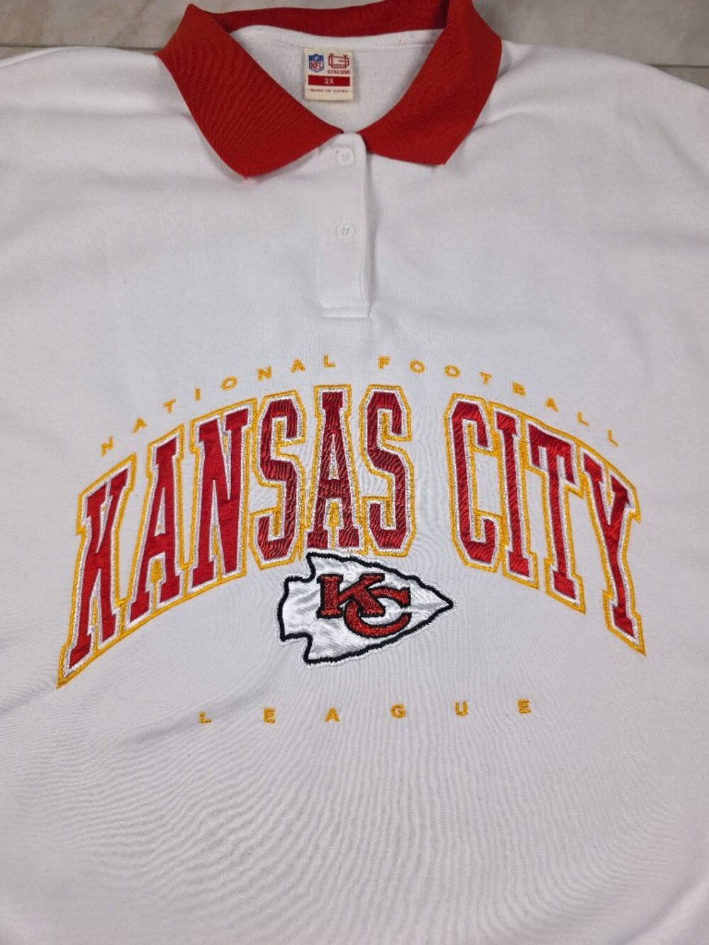 Kansas City Chiefs Woman's 2X White Embroidered Pullover Sweatshirt